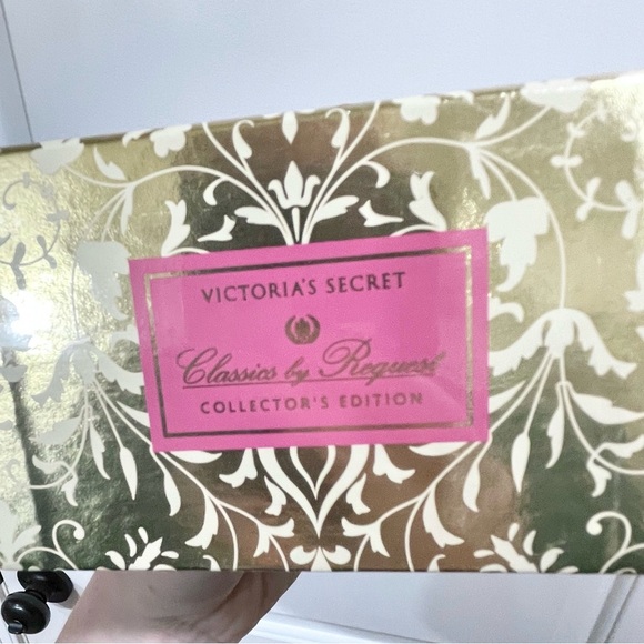 NIP Victoria’s Secret Classics by Request 5 Volume Cassette Tapes - Picture 6 of 6